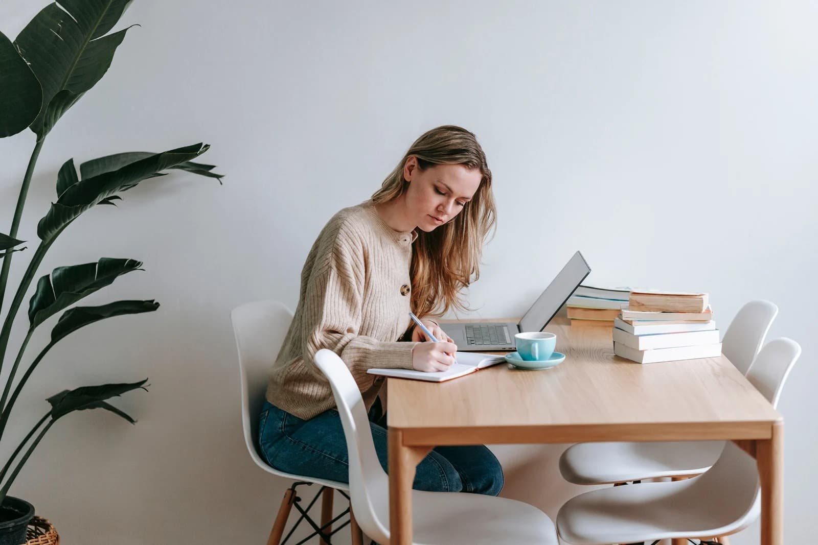 How many weeks do you have to pay for student accommodation?