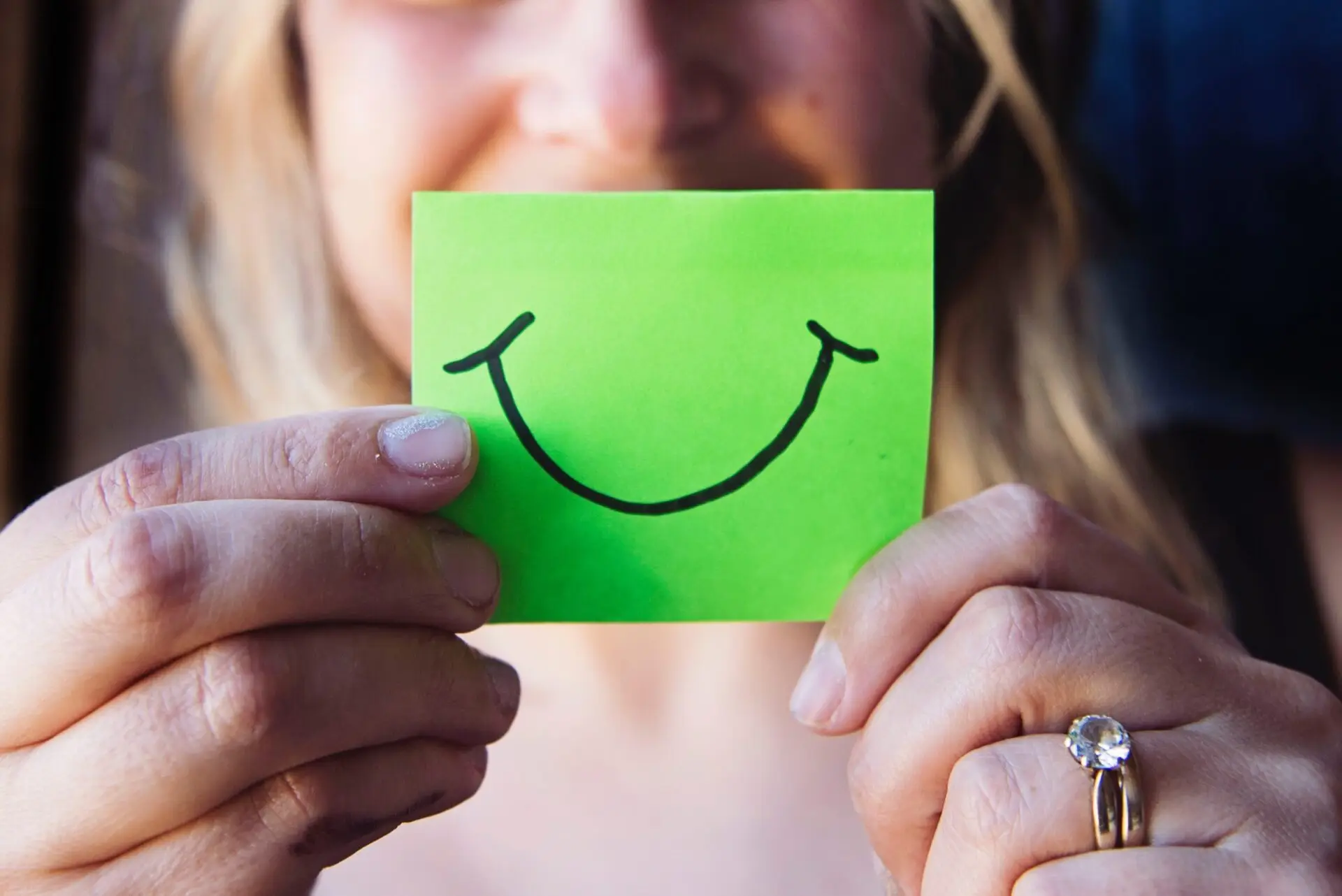 These are the best Tinder openers to use on guys open with a compliment, best Tinder openers to use on guys