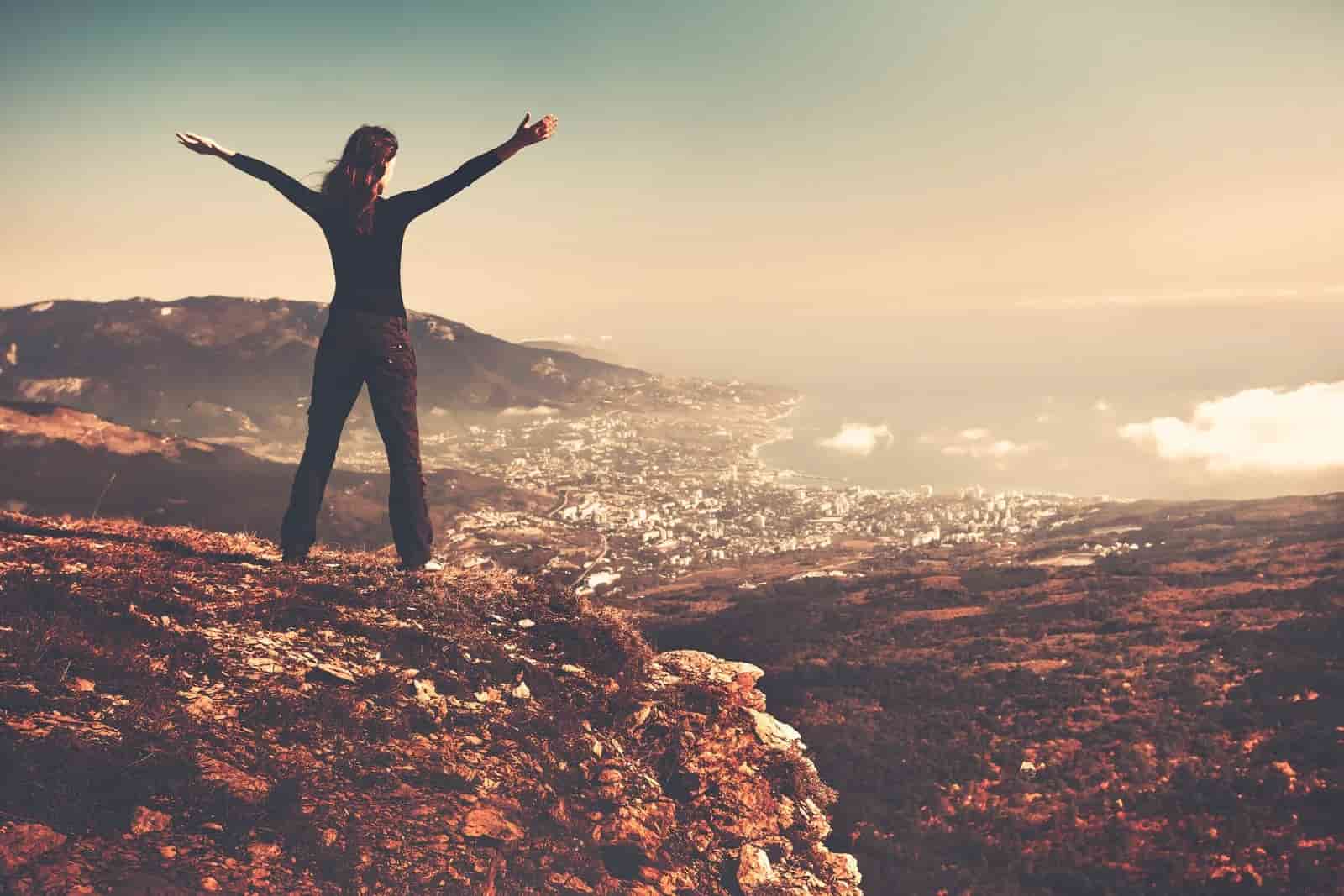 These are the pros and cons of taking a gap year during university