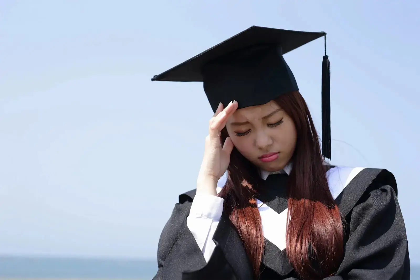 These are the pros and cons of taking a gap year during university