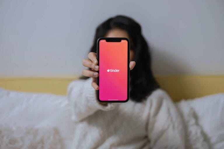 These are the best Tinder openers to use on guys