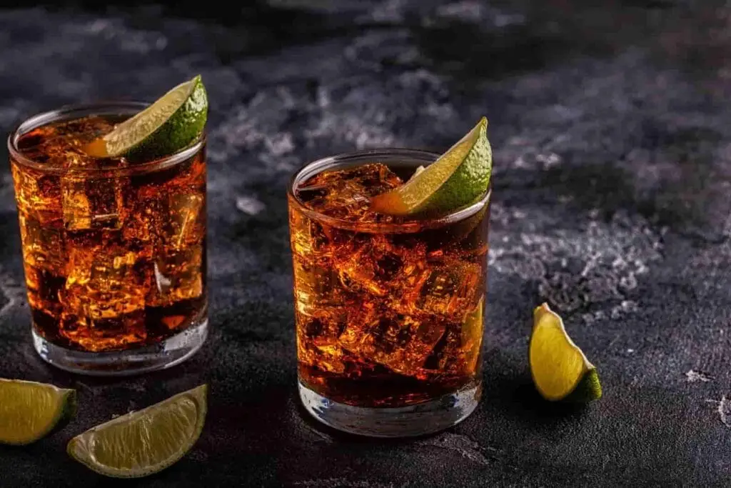 10 of the best cheap party drinks to make at uni Rum + Coke