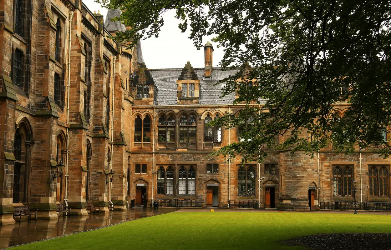 university of glasgow is one of the biggest universities in the UK