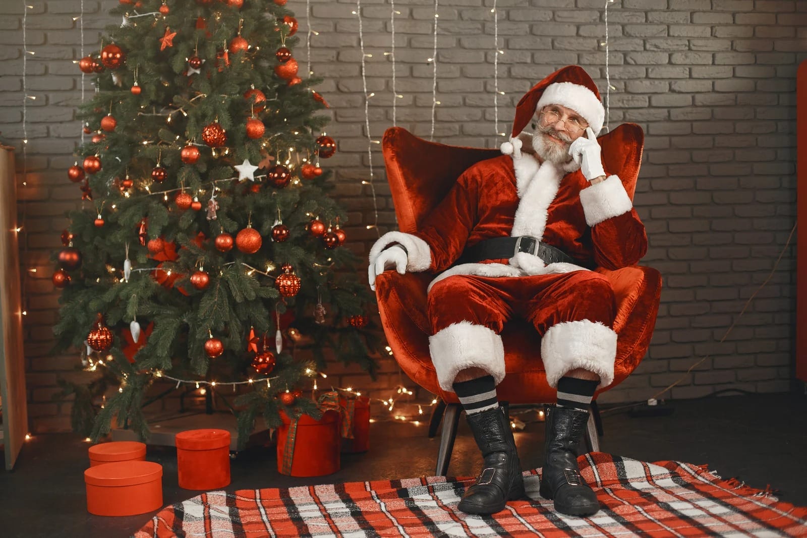 10 Christmas jobs to earn cash this festive season