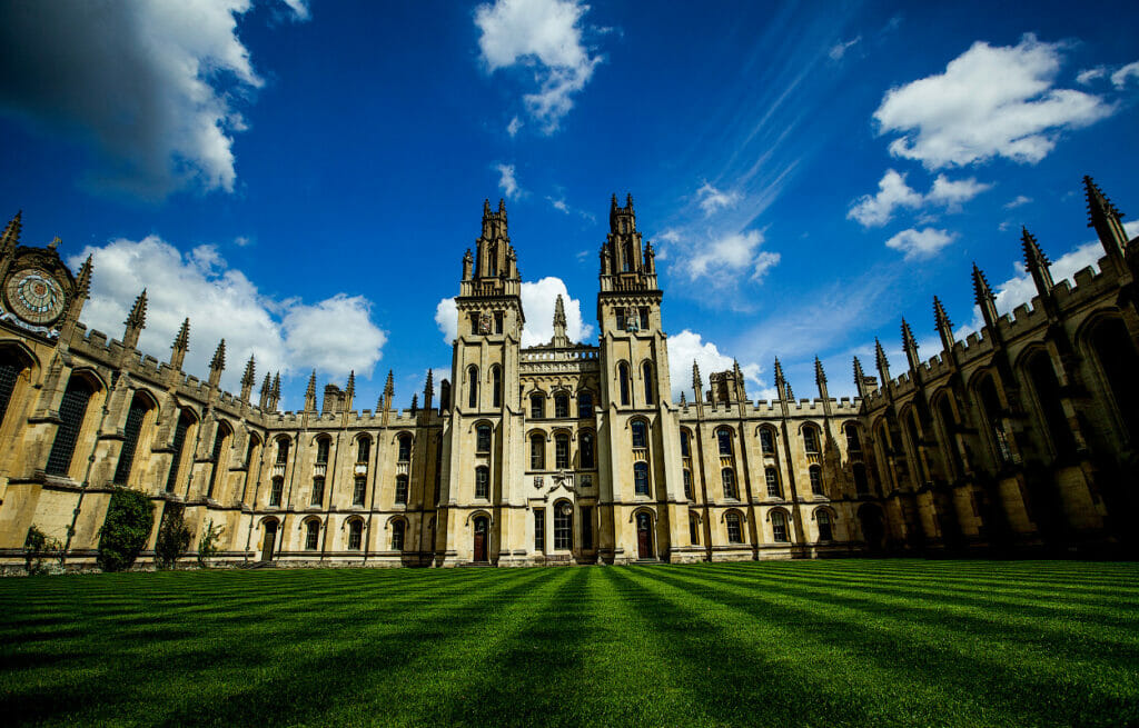 how-many-universities-can-you-apply-to-in-the-uk-unifresher