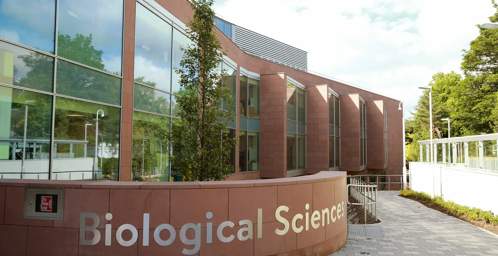 queen's university in belfast biology department