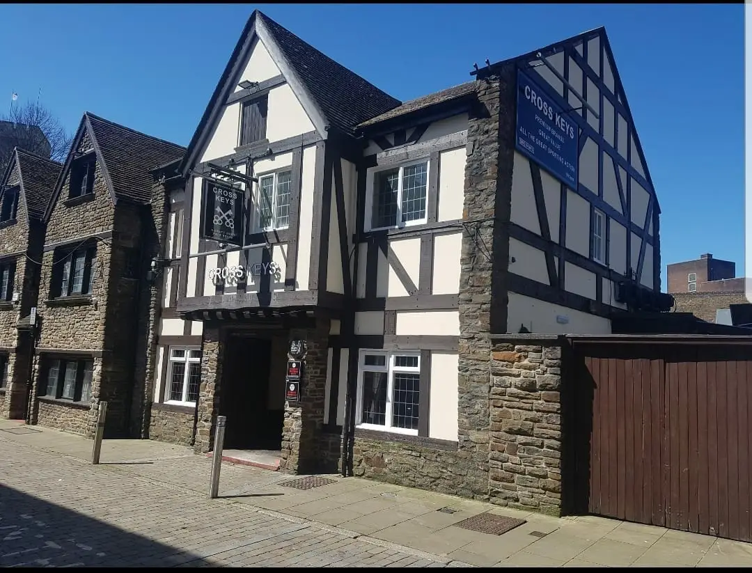 10 cheap bars in Swansea - Cross keys