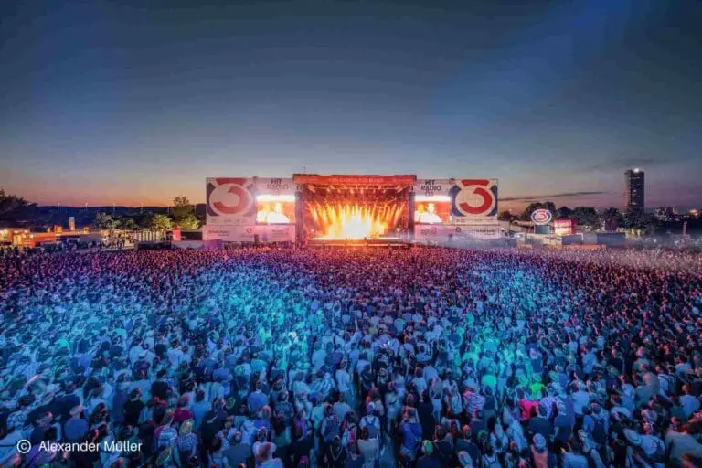 10 biggest music festivals in the world