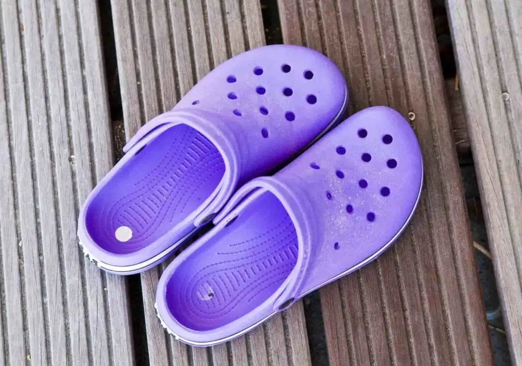 10 things to know before moving into student halls Invest in some flip flops or Crocs