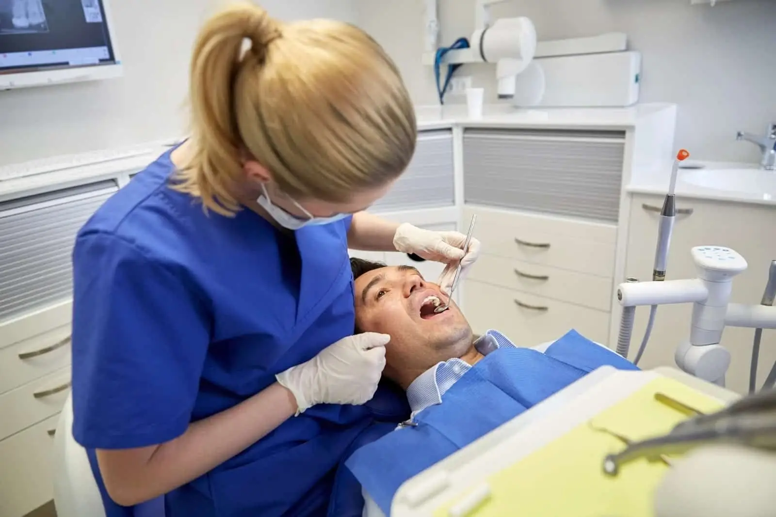 Do uni students pay for the dentist?