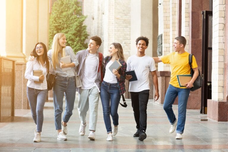 10 best apps to find friends at university