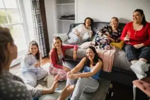 14 best apps to find friends when youre a student at university