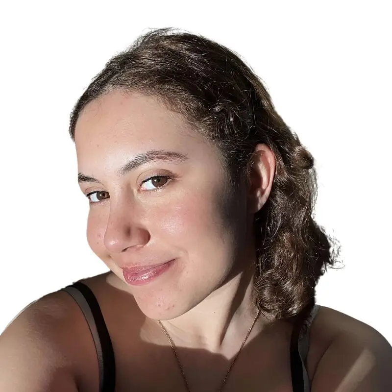 Mia Levy student writer