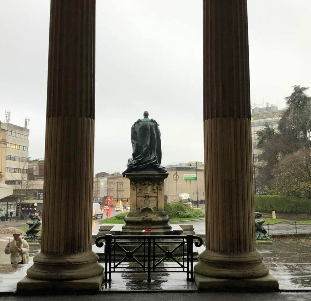 What is Bristol famous for? universities