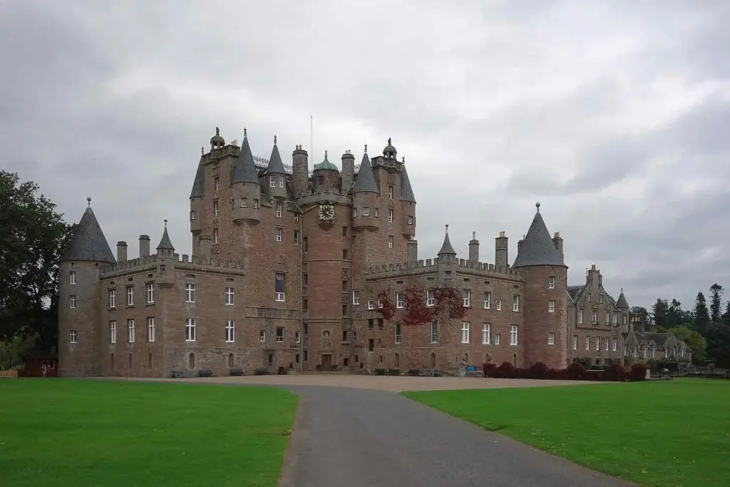 Glamis Castle Dundee date ideas