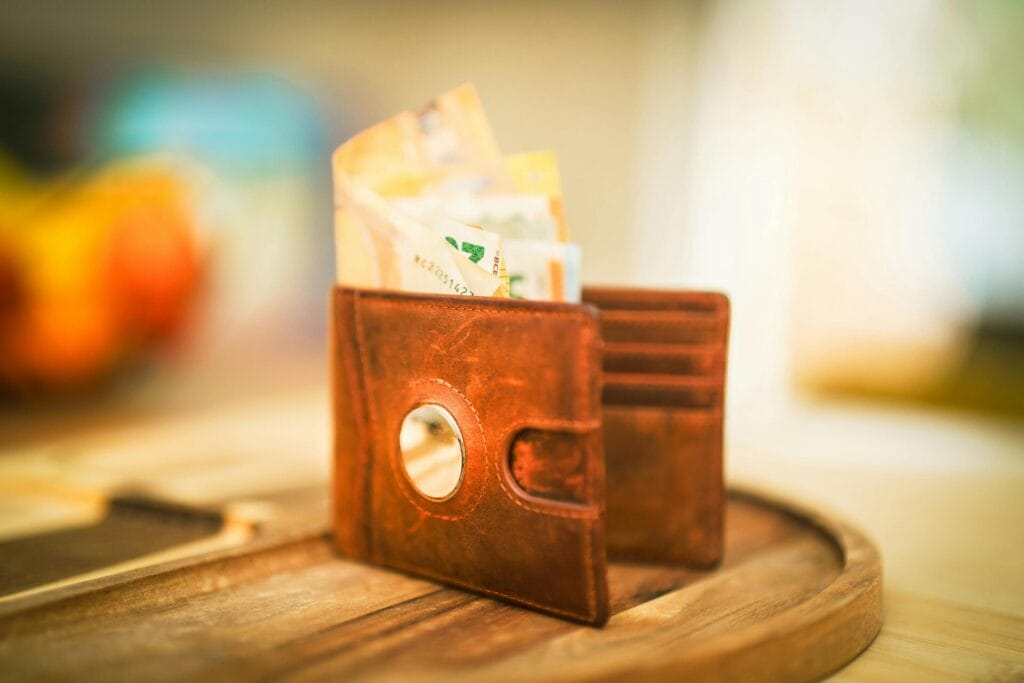 saving money is one of benefits of living at home as a university student