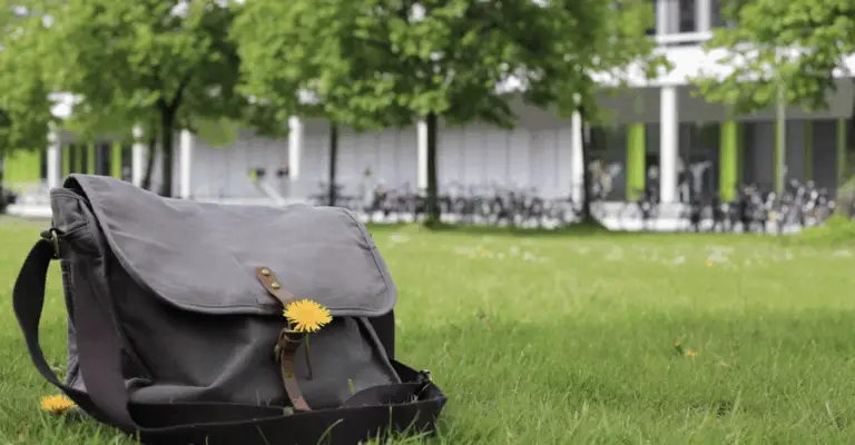 What should I bring to a uni lecture?