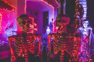 Two skeletons smiling at each other