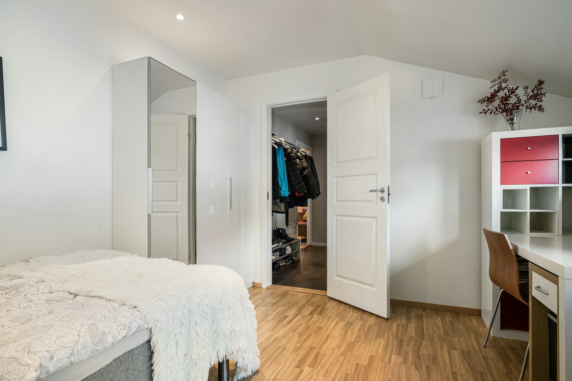 University-managed student halls bedroom