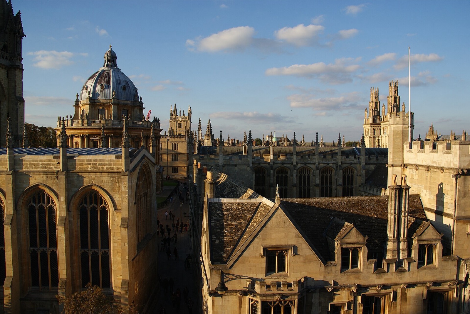 Oxford's dreaming spires, including the Radcliffe Camera, under a blue sky