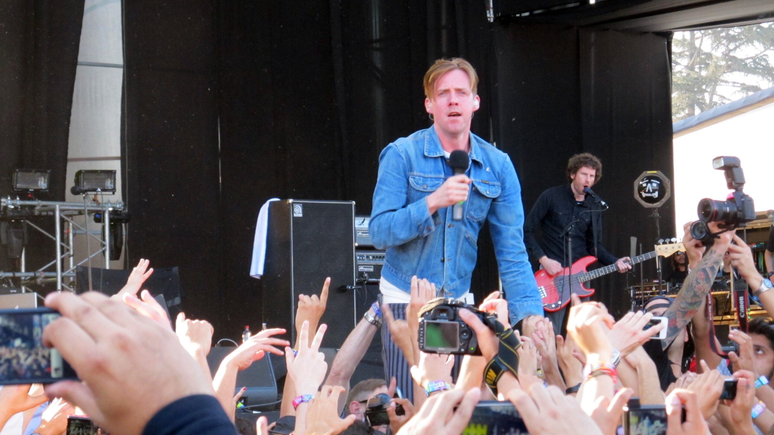 Ricky Wilson performing with Kaiser Chiefs at Lollapalooza Chile in 2013