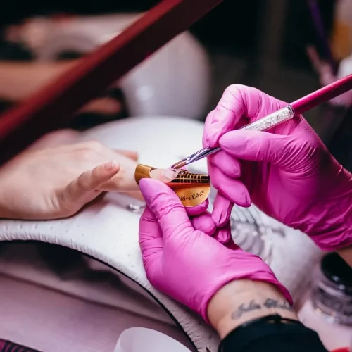 10 cheap nail salons in Edinburgh